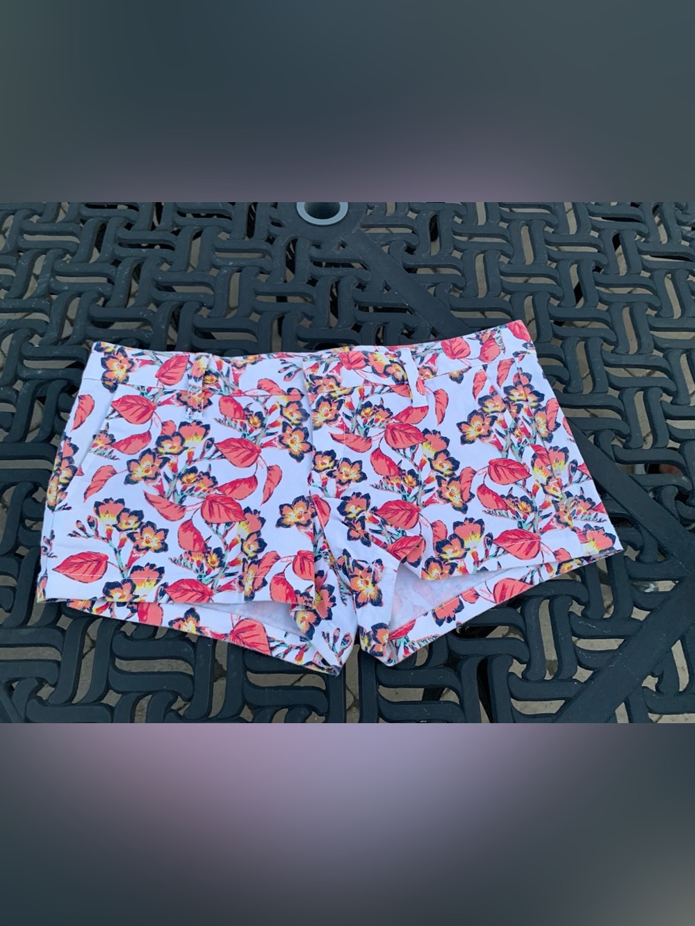 Hurley floral short size 7